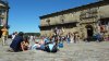 Santiago-de-Compostela-Pilger-nach-der-Ankunft-am-Obradoiro-Tipp (Copy).jpg